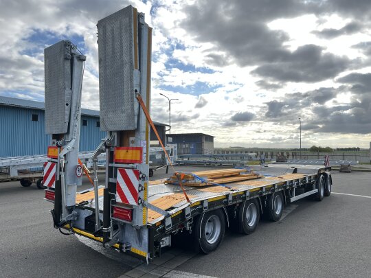 Przyczepy niskopodwoziowe z&nbsp;obrotnicą